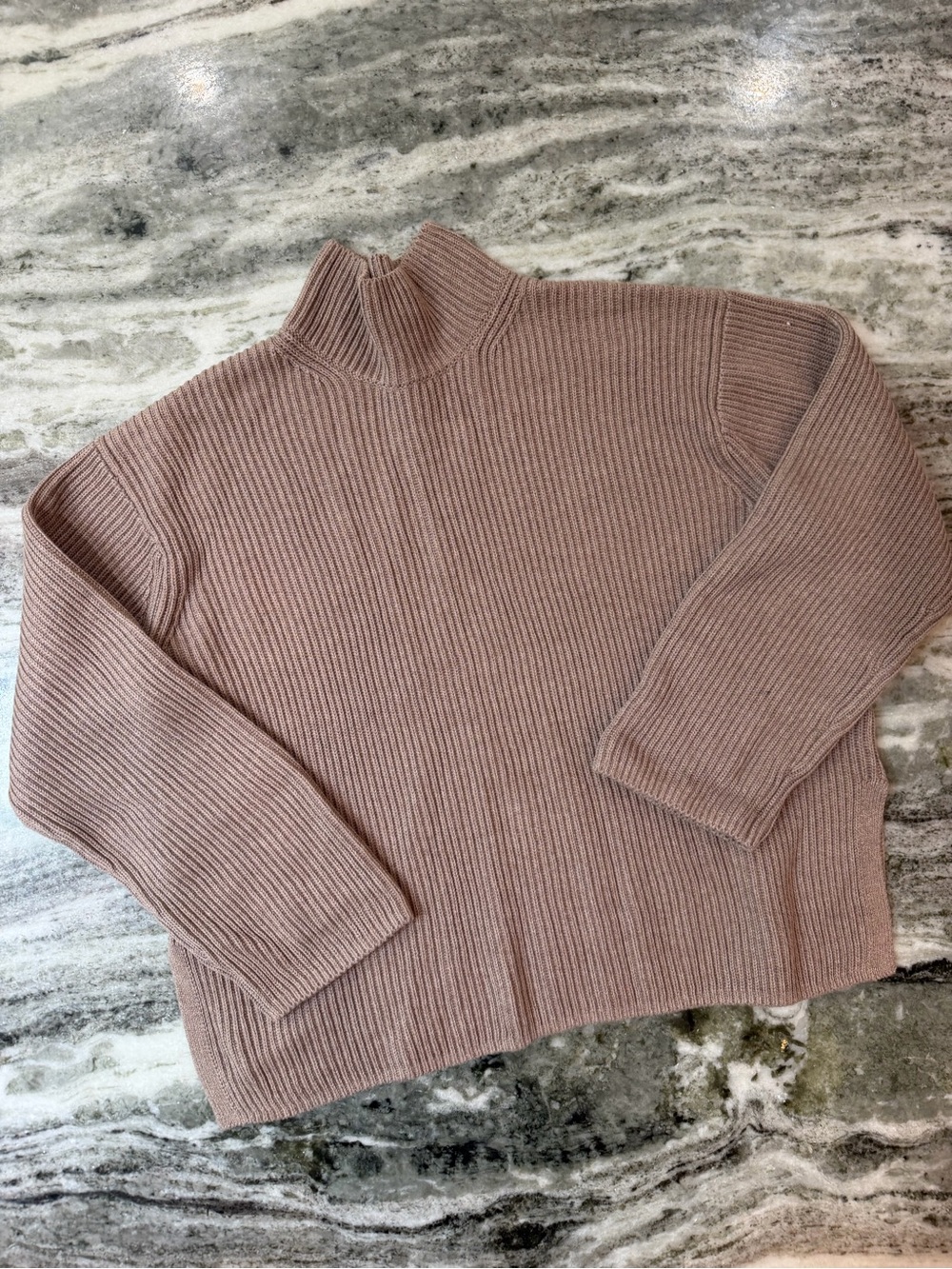 GAP Ribbed Mock Neck Sweater in Tan Brown
100% Cotton